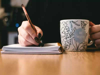 Writing Tips: टायपिंगच्या युगात लिहिण्याचा सराव सुटलाय? या टीप्सने करा कमबॅक