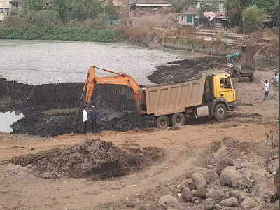 Mumbai news : मुंबई के ऐतिहासिक तालाब में जान फूंक रहा यह वॉटरमैन, जानें कैसे तन, मन और धन लगा कर रहा काम