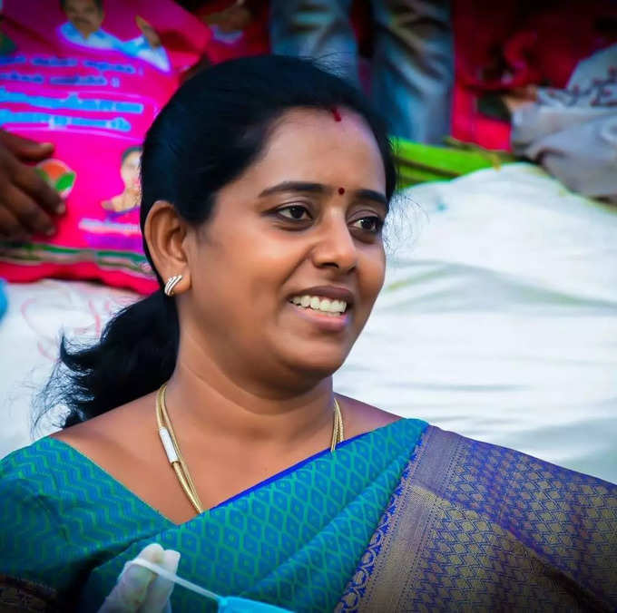 Kiruthika Muniyasamy.