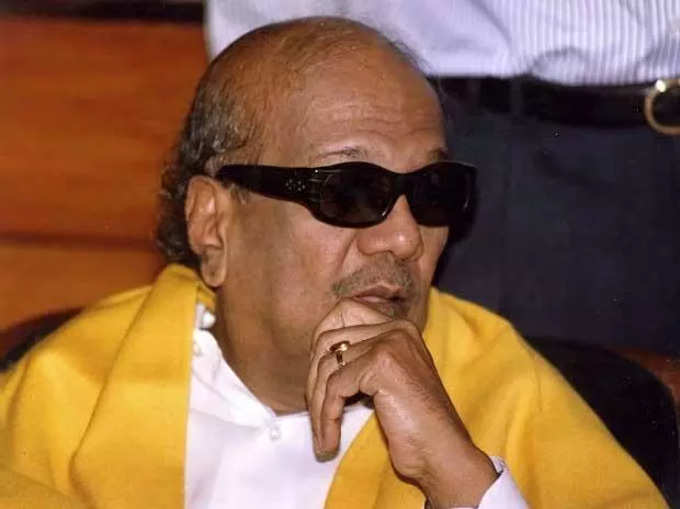 கலைஞர் சிலை திறக்க வேறு ஆளே இல்லையா?