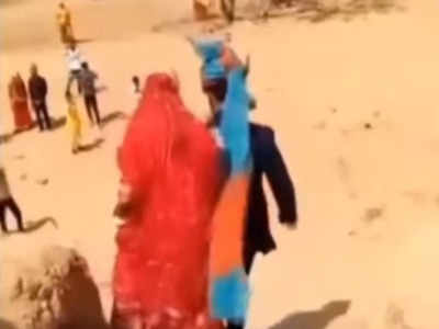Funny Viral Video: ಮರುಭೂಮಿಯ ಇಳಿಜಾರಿನಲ್ಲಿ ಸಾಗಿದ ನವಜೋಡಿ: ಮುಂದಾಗಿದ್ದೇ ಬೇರೆ!