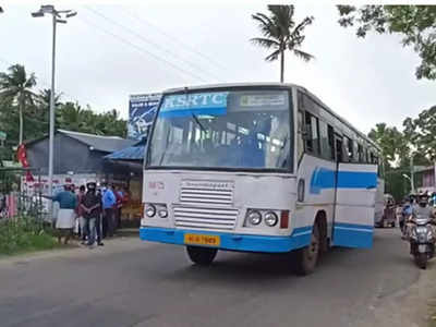 ബസിനുള്ളിൽ ​ന​ഗ്നതാ പ്രദർശനവുമായി കോൺ​ഗ്രസ് മുൻ പഞ്ചായത്തം​ഗം; ഇറക്കി വിട്ടപ്പോൾ ബൈക്കിലെത്തി കല്ലേറ്,പിന്നാലെ അറസ്റ്റ്