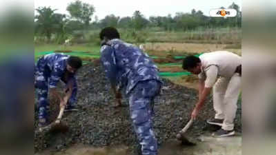 West Bengal Police: লাঠি-বন্দুকের বদলে পুলিশের হাতে বেলচা-কোদাল! রাজ্যে কোথায় ঘটল এই ঘটনা?