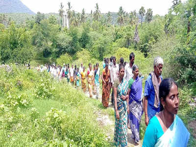 தொப்பூர் ஊராட்சியில் மயான இடம் ஆக்கிரமிப்பு... புகார் கொடுத்த பொதுமக்கள்!