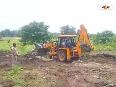 Siliguri: সরকারি জমি দখলমুক্ত করতে অভিযান বন দফতরের, JCB দিয়ে ভাঙা হল সমস্ত বেআইনি নির্মাণ