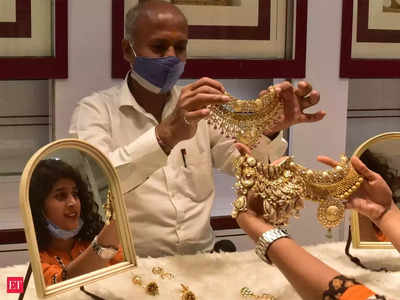 Today Gold Rates: పెరిగిపోతున్న బంగారం, వెండి ధరలు.. కారణాలివే!