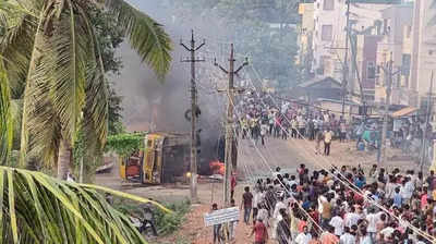 Andhra Pradesh Violence: कोनसीमा जिले का नाम बदलने पर बवाल, मंत्री और विधायक का घर फूंका, कई पुलिसकर्मी घायल