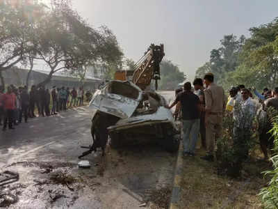 Barabanki Accident News: अनियंत्रित कार कंटेनर में घुसी, चार लोगों की मौत, लखनऊ अयोध्या NH 28 पर हुआ भीषण हादसा