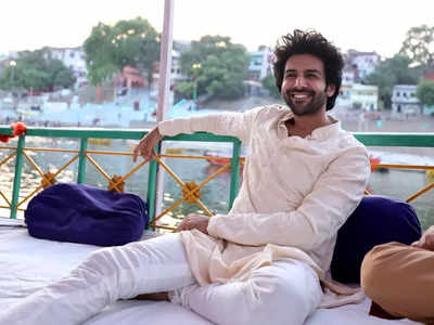 Kartik Aaryan Varanasi Video: बनारस पहुंचे कार्तिक आर्यन कर बैठे ये गलती! काशी विश्वनाथ के दर्शन कर गंगा आरती में हुए थे शामिल