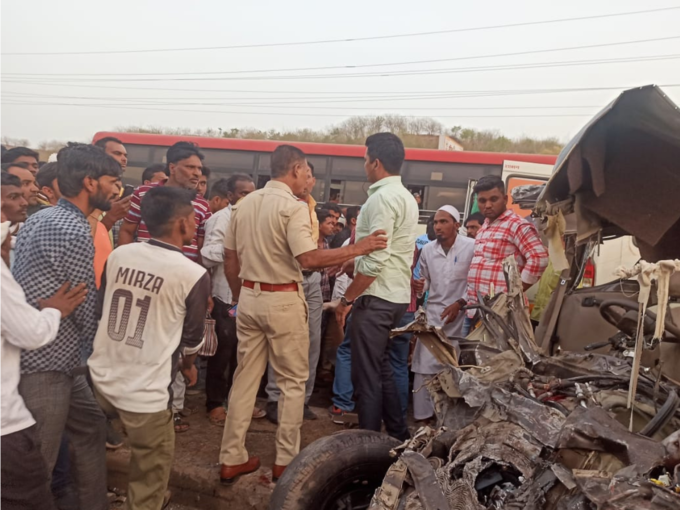 करमाडजवळ भीषण अपघात, ५ जणांचा मृत्यू झाल्याची शक्यता