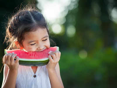 Consuming Watermelon: গরমে আরাম পেতে তরমুজ তো খান, কিন্তু খাওয়ার সঠিক সময় জানেন তো?