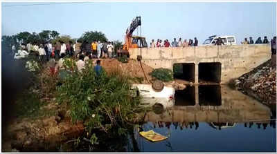 Annamayya మదనపల్లిలో ఘోర ప్రమాదం.. కారు బోల్తాపడి ఇద్దరు చిన్నారుల సహా దంపతులు మృతి