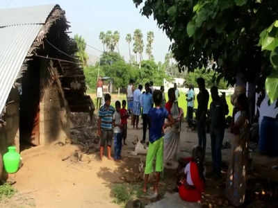 நாட்றம்பள்ளியில் ஆடுகளை கொன்ற மர்ம விலங்கு - பொதுமக்கள் வீட்டிலேயே தஞ்சம்