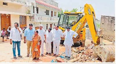 టీపీసీ చీఫ్ రేవంత్ హామీ.. ఎల్లవ్వకు ఇల్లు నిర్మాణం ప్రారంభించిన కాంగ్రెస్