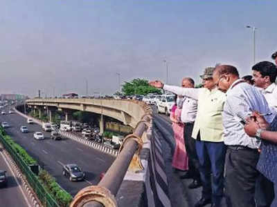 सड़कों पर घूमे, अफसरों को निर्देश... केजरीवाल को टक्कर देने के मूड में दिल्ली के नए LG !