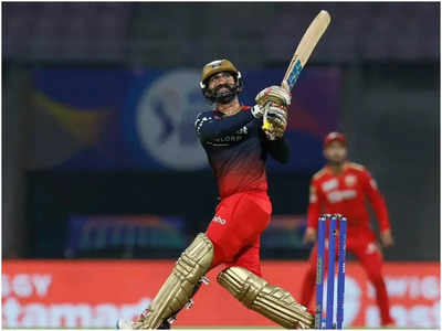 Dinesh Karthik పర్సనల్ లైఫ్‌లో దెబ్బలు తట్టుకుని.. నిలబడ్డాడు: షోయబ్ అక్తర్