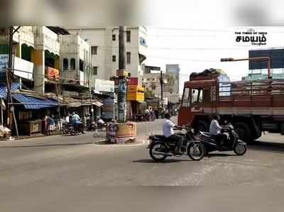 காரில் இருந்து செல்போனை திருடி செல்லும் மர்ம நபர்; சிசிடிவி காட்சிகள்!