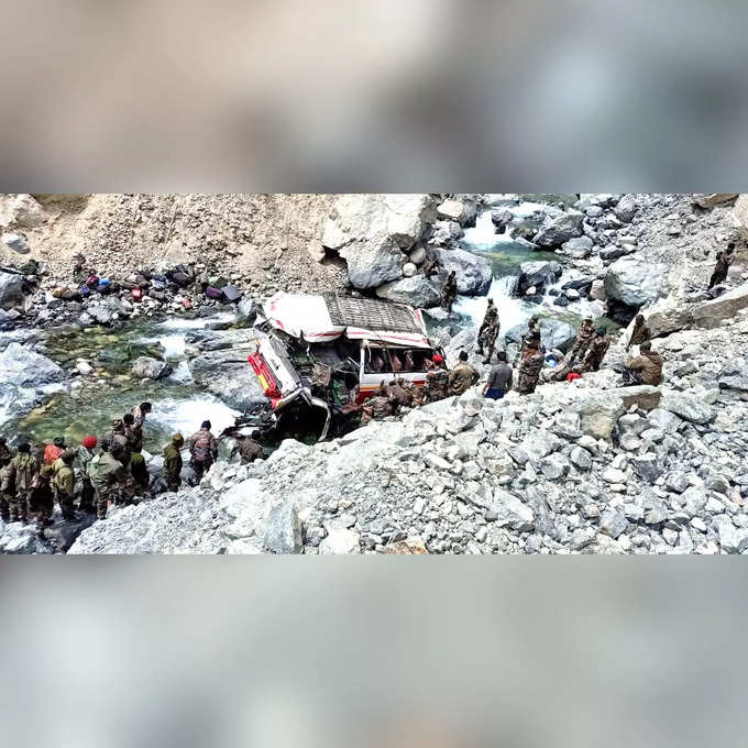 ladakh road accident