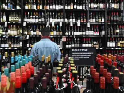 Noida Liquor News: दिल्ली के ऑफर से नोएडा में शराब की बिक्री धड़ाम, यूपी के अफसरों के छूट रहे पसीने