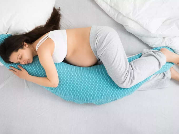 गर्भवती महिलाओं को डालनी चाहिए बाईं ओर सोने की आदत