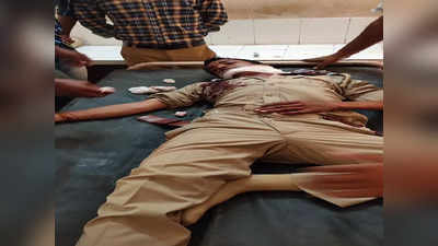 Kushinagar News: सिरफिरे ने दो सिपाहियों पर किया हमला, एक का गला काटा, दूसरे के हाथ पर वार, अस्पताल में भर्ती
