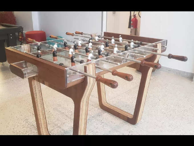 నేను స్టే చేసిన హోటల్ లాబీలో ఈ ఫూస్‌బాల్ టేబుల్ (Foosball Table) ఉంది