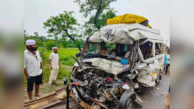 Bahraich Road Accident: कर्नाटक से अयोध्या जा रही मिनी बस बहराइच में हादसे का शिकार, 7 की मौत, 9 घायल