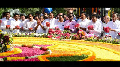 तेलंगाना: एनटी रामा राव की जयंती पर पहली बार एकजुट दिखे टीआरएस नेता, इसके पीछे की वजह क्‍या है?