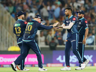 Gujarat vs Rajasthan IPL T20 Live Score: শুরুর ধাক্কা সামলে হার্দিকের ব্যাটে স্বপ্ন দেখছে গুজরাট