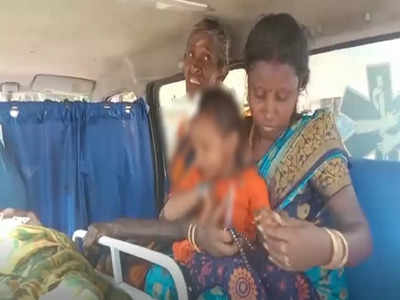 ஆட்டோ மீது கார் மோதிய விபத்தில் 4 வயது குழந்தை உட்பட மூவர் படுகாயம்...