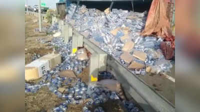 Betul News : हाइवे पर टायर फटने से पलटा बोतलों से भरा ट्रक, ड्राइवर की हालत गंभीर, हादसा सीसीटीवी में कैद