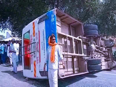 Kasganj Bus Accident: बस के सामने आ गया बच्चा, रोडवेज बस पलटने से 16 यात्री घायल, दो गंभीर