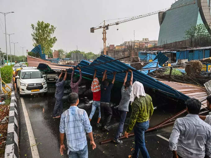 ​एलजी ने तुरंत मलबा हटाने के दिए निर्देश