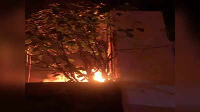 Noida Fire: नोएडा सेक्टर 7 की प्लास्टिक फैक्ट्री में लगी अचानक आग, मचा हड़कंप