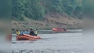 Rewa News : टमस नदी में नाव पलटने से पांच लोग डूबे, दो ने तैरकर बचाई जान, 3 लापता