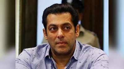 Video- मुंबई विमानतळावर भेटवस्तू घेऊन आलेल्या चाहत्याचा Salman Khan नं केला अपमान