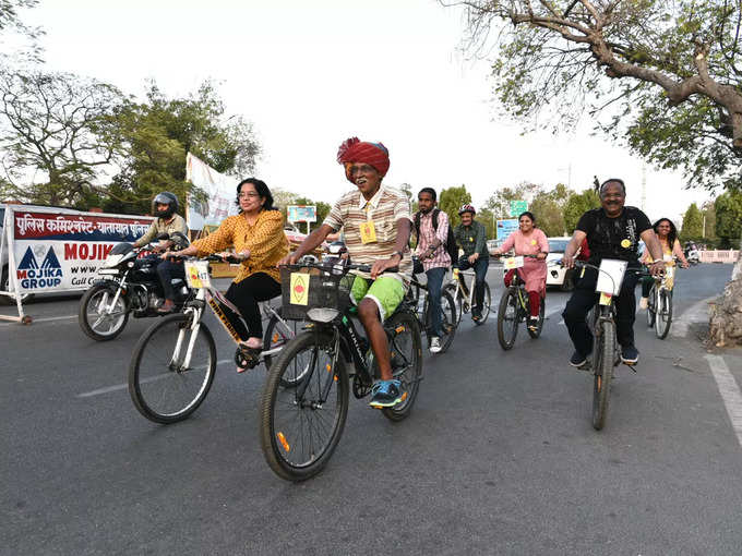 ​राजधानी के लोग क्यों एक सीमित समय में चलाते हैं साइकिल
