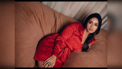 Nivetha Pethuraj  : செம்ம  டைட் உடையில்  முன்னழகை காட்டிய நிவேதா பெத்துராஜ்…!