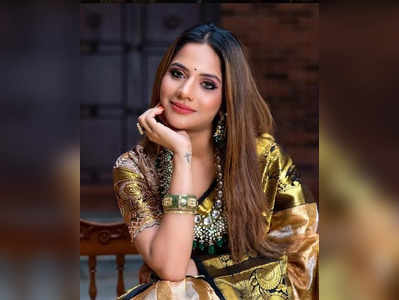 Aishwarya Dutta : பட்டுச்சேலையில் தங்க தாமரை போல் மின்னும் நடிகை ஐஸ்வர்யா தத்தா…!