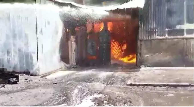 नागपुरात अगरबत्ती कारखान्याला आग, अग्निशमन दलाच्या ६ गाड्या घटनास्थळी दाखल