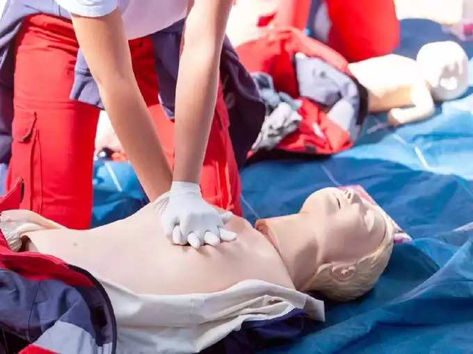 सीपीआर (CPR) म्हणजे काय आणि याचा वापर कधी करावा?