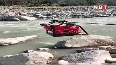 कैसे जान हथेली पर लेकर नदी पार करते हैं इस गांव के लोग, देखिए वीडियो