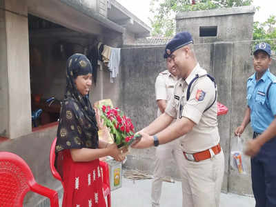 Madhyamik Result 2022: ক্যানসারকে হারিয়ে মাধ্যমিক উত্তীর্ণ খেত মজুরের কন্যা, সম্বর্ধনা দিল প্রশাসন