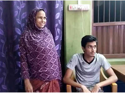 Madhyamik Result: অন্যের কাঁধে ভর দিয়ে পরীক্ষা, প্রতিবন্ধকতাকে হারিয়ে মাধ্যমিক পাশ Samserganj-এর ছাত্রের