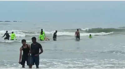 Malpe Beach: ಕಡಲ ಅಬ್ಬರಕ್ಕೆ ಸಿಲುಕಿದ ಉತ್ತರ ಕರ್ನಾಟಕದ 6 ಮಂದಿ ಪ್ರವಾಸಿಗರ ರಕ್ಷಣೆ