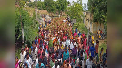 ஏரியூர் ஸ்ரீ சக்தி மாரியம்மன் கோவில்; நாகமரை காவிரி ஆற்றிலிருந்து தீர்த்த குடம்!