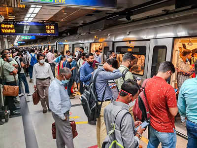 Delhi Metro Blue Line Update: पक्षी के टकराने से दिल्ली मेट्रो की ब्लू लाइन पर सर्विस हुई ठप, 15 मिनट का सफर 2.5 घंटे में हुआ पूरा