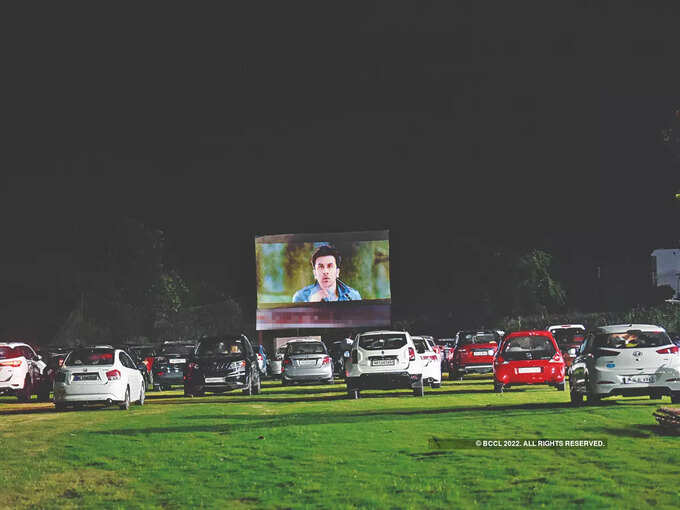 सिनेमा अंडर द स्टार्स बाय पीवीआर - Cinema Under The Stars By PVR