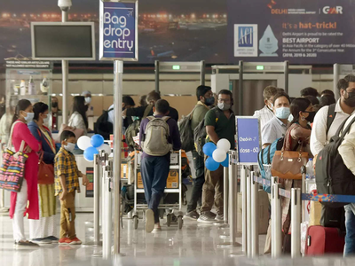 വിമാനയാത്രയിൽ മാസ്ക് നിർബന്ധം; ധരിക്കാത്ത യാത്രക്കാരെ പുറപ്പെടുന്നതിന് മുമ്പ് പുറത്താക്കാം: ഡിജിസിഎ