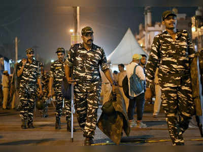 Jahangirpuri Violence: जहांगीरपुरी में हंगामा और पत्थरबाजी करने वालों पर कसा शिकंजा, दिल्ली पुलिस ने 5 लोगों को हिरासत में लिया